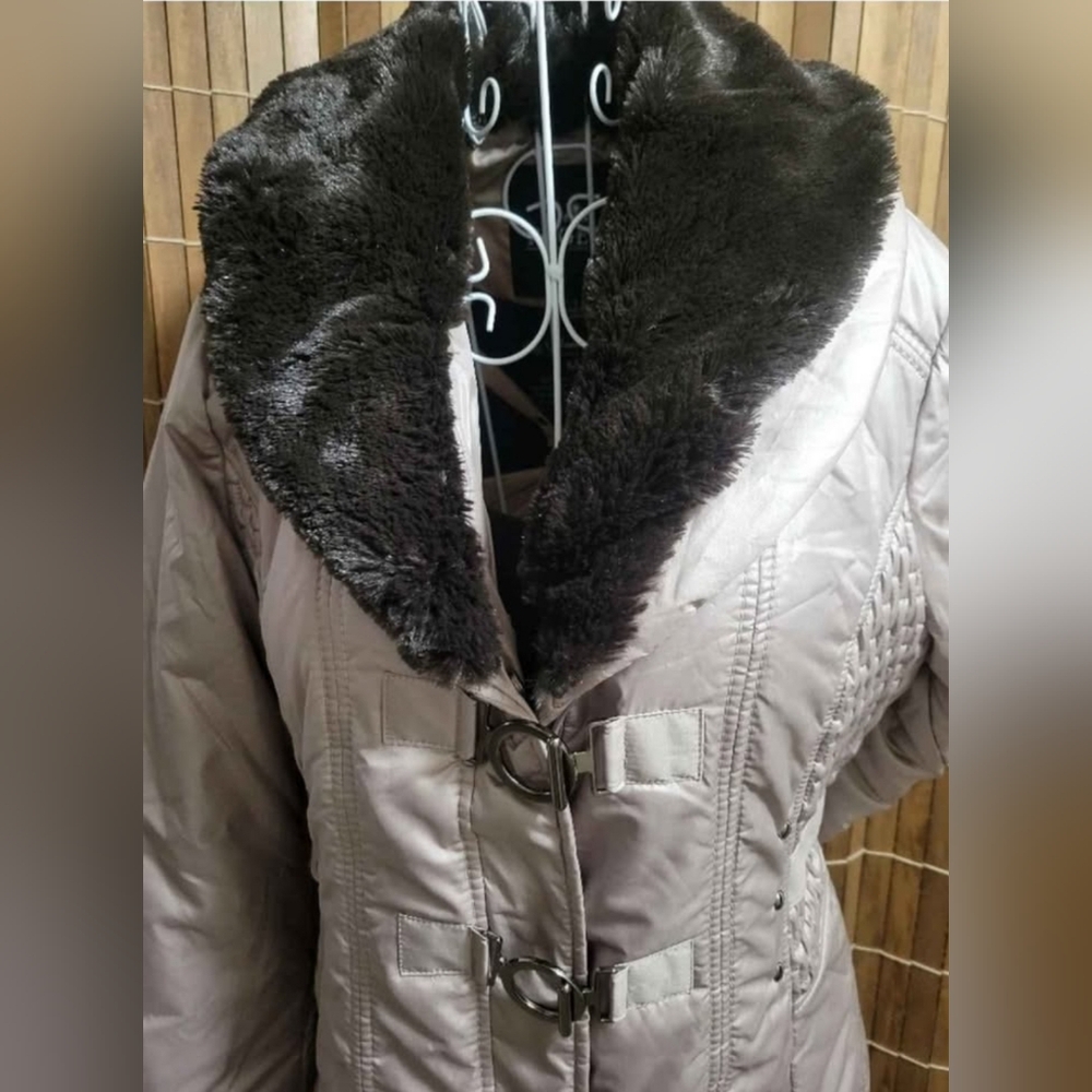 Womans Winter Jacket - Picture 7 of 9